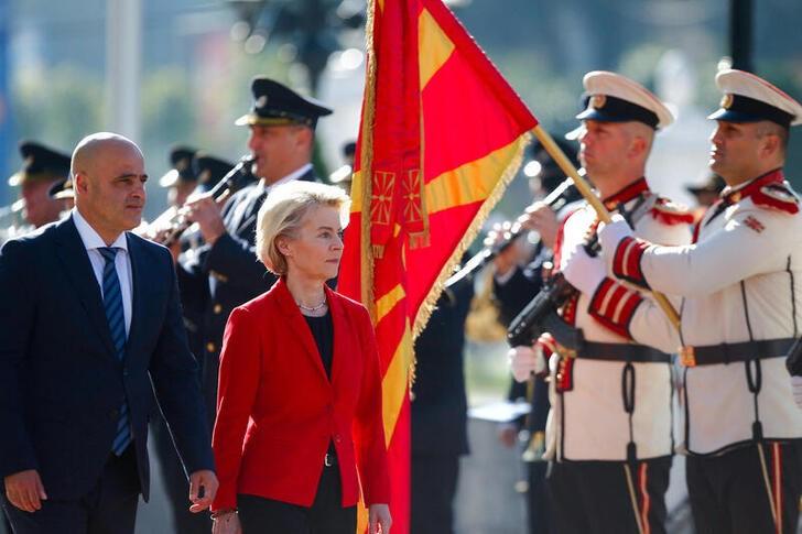 2023 10 30T112747Z 1 LYNXMPEJ9T0CX RTROPTP 3 EU NORTH MACEDONIA VON DER LEYEN