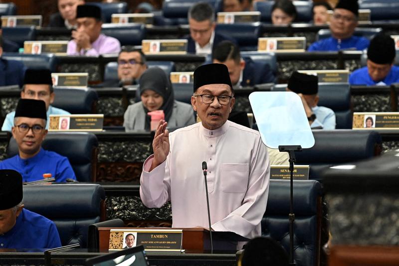 2023 12 12T031651Z 1 LYNXMPEJBB02X RTROPTP 4 MALAYSIA ECONOMY BUDGET Scaled