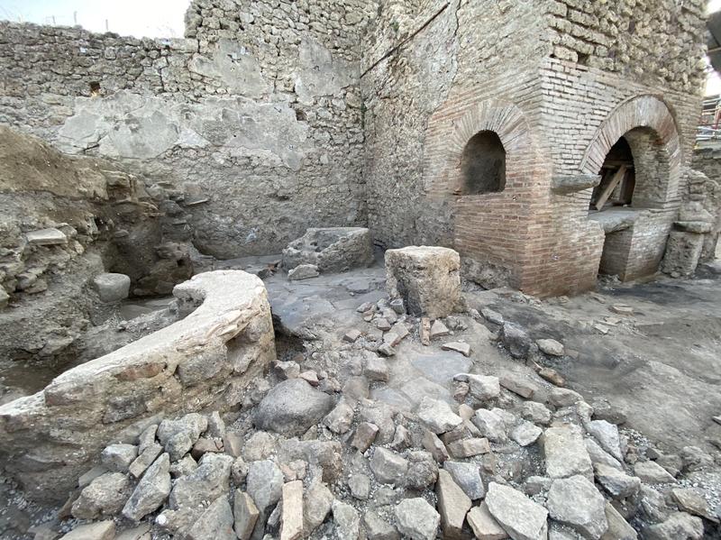 2023 12 08T141512Z 2008978886 RC2J62A6QEH1 RTRMADP 3 ITALY POMPEII BAKERY